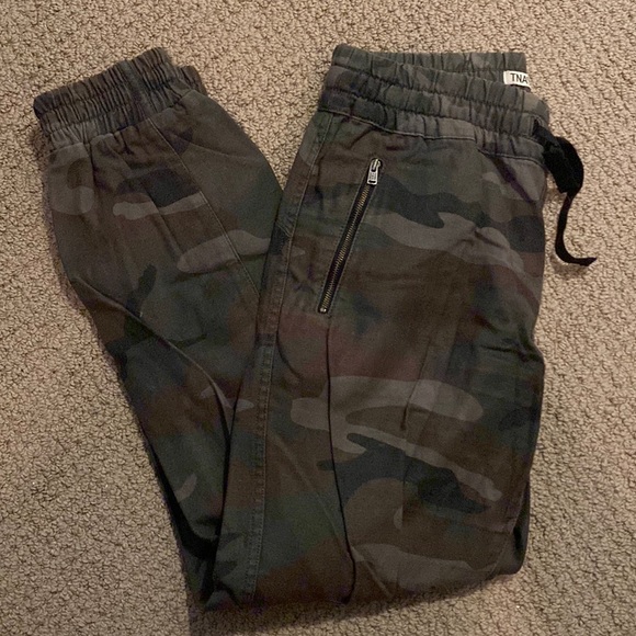 TNA camo cargos - Picture 1 of 3